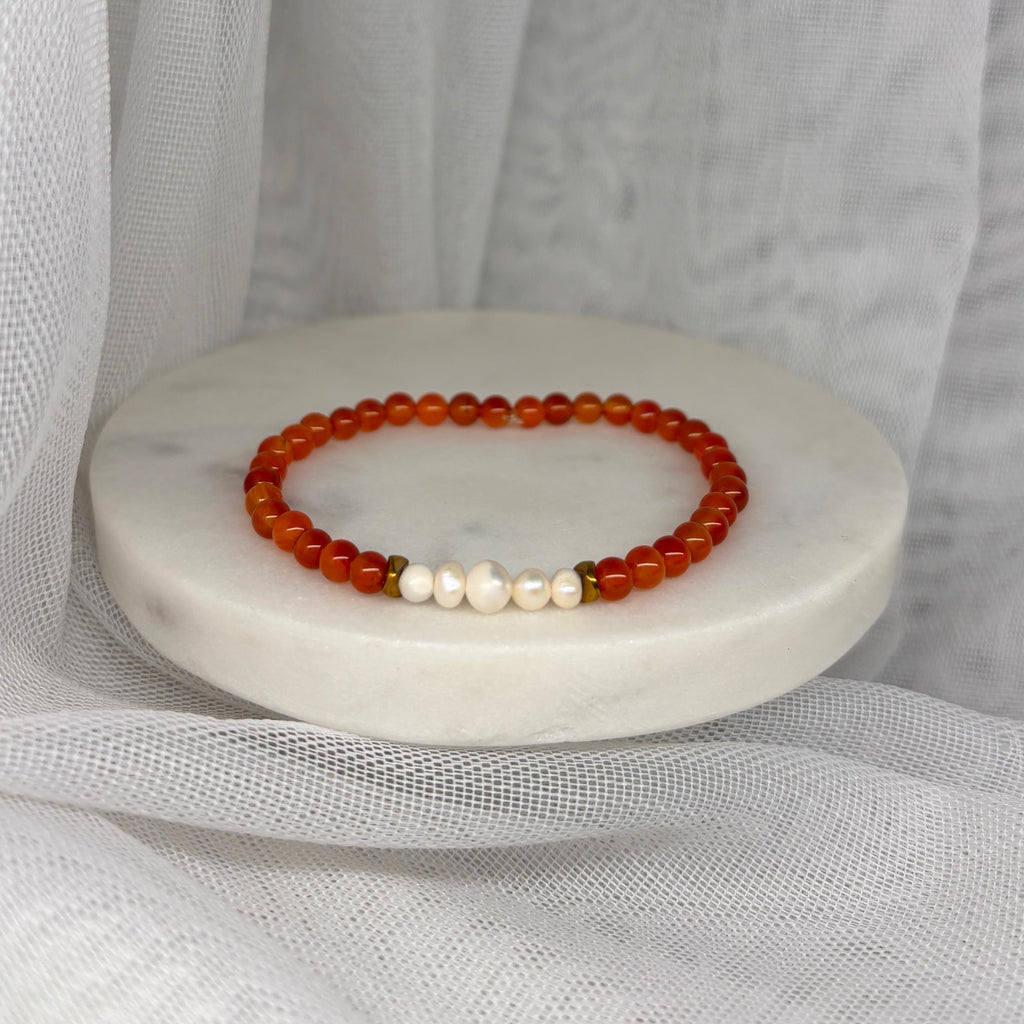 Armband aus natürlichen Perlen und Edelsteinen - Perlen mit roter Achat