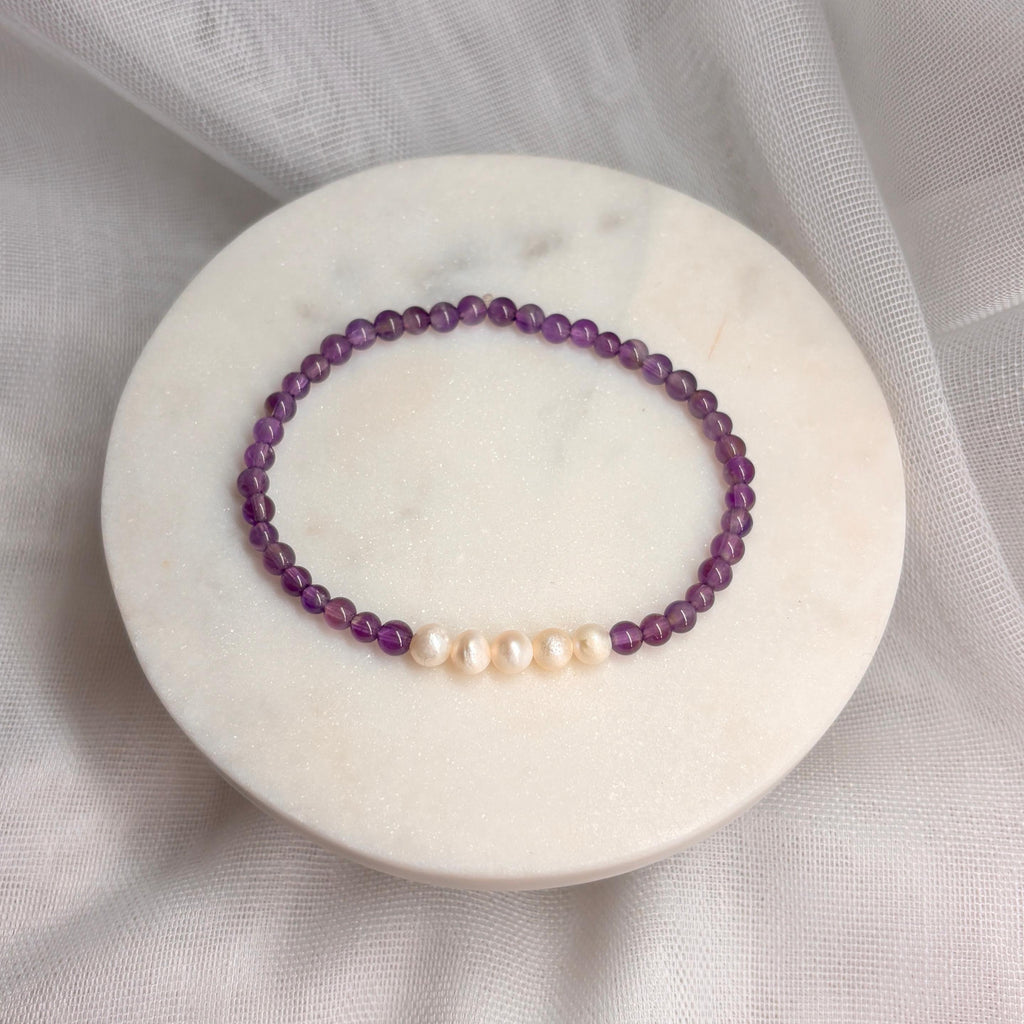 Armband aus natürlichen Perlen und Edelsteinen - Perlen mit Amethyst
